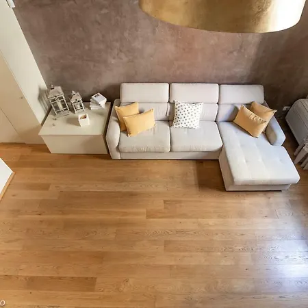 Elena House Gold Apartment